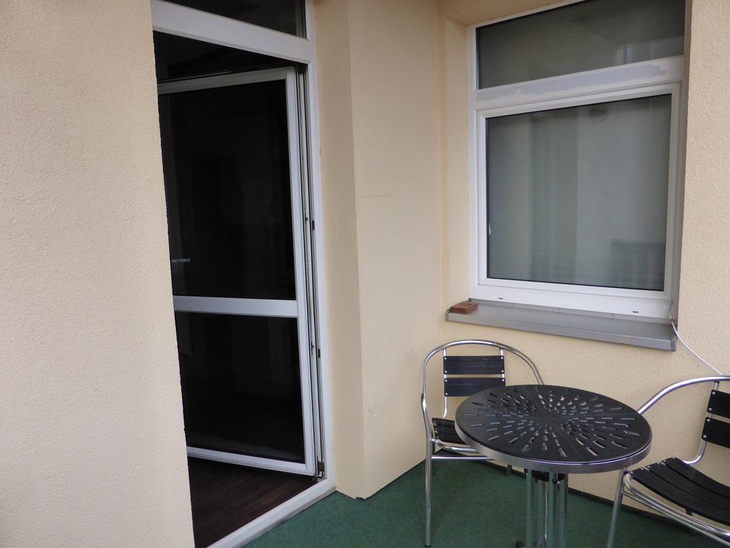 Ferienwohnung Friedrich Schiller, 2 Schlafzimmer, Balkon,Kostenloses Wifi, Naehe Zentrum, Jena Ngoại thất bức ảnh